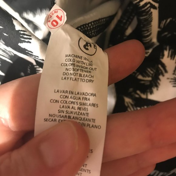 Fabletics Black and White Palm Tree Capris Size M - Picture 8 of 8